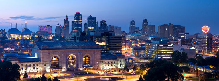 Kansas City, Missouri skyline at twilight.