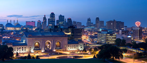 Kansas City, Missouri skyline at twilight.